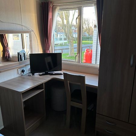 3 Bedroomed Caravan With Amazing Sea Views! Scarborough Exteriör bild